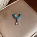 Primer plano de pendiente de corazón con cuentas turquesas y circonita colgante - Estilo Aro Corazón / Pieza Única / Plata-Azul