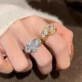 Elegante anello regolabile vintage con zirconia ovale in toni argento e oro - Argento