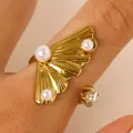 Bague coquillage dorée avec trois perles et éclats de zircon brillants - Style Ouvert Perle Zirconia Éventail (8538) / Or