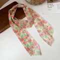 Vista detallada del elegante collar bufanda de malla floral con estilo pastoral. - Floral Rosa y Verde