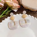 Orecchini vintage in acetato bianco con dettagli di perle ovali beige - Stile geometrico retrò / Bianco
