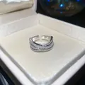 Bague réglable élégante en argent en forme de X sertie de zircons cubiques brillants. - Style Croix en X (HR3313) / Argent