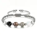 Vue détaillée d'un bracelet phases de lune tissé à la main avec obsidienne et pierre de lune. - Bracelet Phase de Lune 1 (Style Obsidienne)