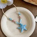 Collana di perle in ceramica fatta a mano con stella marina blu e rosa per l'estate - Blu