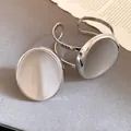 Vue détaillée de l'ensemble bague et bracelet ouverts avec incrustation ovale argentée. - Bracelet jonc / Argent