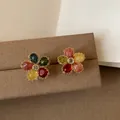 Eleganti orecchini a lobo a fiore con pietre traslucide colorate effetto gelatina in oro. - Stile Fiore Multicolore (HE31615-1) / Ago d'argento / Oro-Multicolore