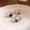Set di tre anelli aperti vintage argentati con eleganti pietre tonde in resina - Fibbia Vintage in Tre Pezzi / Aperto Regolabile / Argento Con Caffè