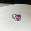 Élégante bague plaquée argent ornée d'une grande pierre de zircone rose carrée rose - Anneau / Rose rouge