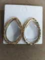 Eleganti orecchini a goccia con inserti in resina trasparente e montatura in metallo dorato - Oro/Bianco