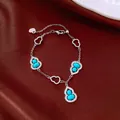 Dettaglio del bracciale a forma di zucca in argento con pietre turchesi e pavé di zirconi. - Argento