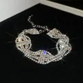 Primer plano de una pulsera brillante de varias hileras de diamantes de imitación chic - 22# Pulsera