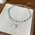 Vista dettagliata della collana a doppio strato con ciondolo di perla e perline - Stile Perla a Doppio Strato / Argento-Blu