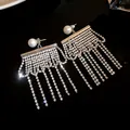 Boucles d'oreilles clous en argent avec perles rondes et pampilles en strass brillant - Argent
