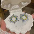 Orecchini a perno vintage in stile reale francese con cristalli e gemme colorate - Stile Geometrico Radiante (HE33166) / Argento - Arcobaleno