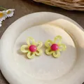 Boucles d'oreilles fleurs dopamine d'été mignonnes en couleurs jaune et rose vif - Jaune et Rose