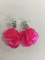 Eleganti orecchini a perno con nappe di conchiglia rosa e brillanti accenti in zirconia - Rosa