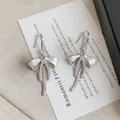 Eleganti orecchini a fiocco color argento con accenti di zircone scintillante per donne - Argento
