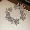 Μακροσκοπική όψη πολυτελών σκουλαρικιών ear cuff με κρύσταλλα κοπής marquise. - Ενσωματωμένο Ear Cuff (HE33455) / Ασημί-Λευκό