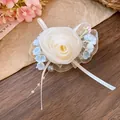 Dettaglio del fermaglio per capelli a rosa in rete crema con perline blu e fiori - Pezzo Singolo / Blu