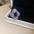 Vue détaillée d'une bague fleur de style palais vintage avec zircon vert émeraude carré - Bague ouverte / Argent-Vert