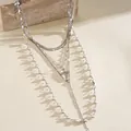 Dettaglio del set di 5 collane argentate a strati con perle e pendente a croce con diamanti. - Collana (Set da 5 Pezzi) / Argento