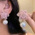 Orecchini a fiore in cristallo rosa con perle iridescenti per le donne - Rosa