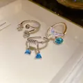 Ensemble de bagues en zircon avec pendentifs triangle bleu et motif queue de sirène - Combinaison de Styles