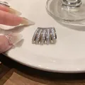 Elegante ear cuff multistrato in argento con zirconi per orecchie senza buco su piatto - Pezzo Singolo / Argento