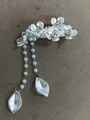 Elegant white floral hair clip with pearl tassels and leaf pendants for women. - Single Piece / White
