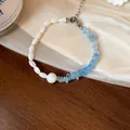 Vue détaillée d'un bracelet en aigue-marine naturelle et perles sur un tissu en soie élégant - Bracelet Papillon Coquillage (4#)