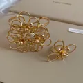 Elegante set di gioielli a fiore traforato dorato con bracciale e anello - Set Bracciale Anello Fiore Vuoto / Oro