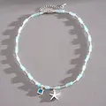 Détail d'un collier en perles de verre bleu clair avec étoile de mer et pierre carrée argentée - Collier / Argent-Bleu