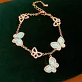 Elegantes goldfarbenes Armband mit hellgrünen und mit Zirkonia besetzten Schmetterlingen - Schmetterling Design / Gold-Blau