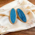 Vintage blaue Emaille-Ohrstecker in Ovalform mit goldenem Perlenrand für Damen - Stahlstift-Ohrstecker / Blau
