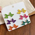 Detalle de un conjunto de pendientes de mariposa de esmalte sobre una tarjeta blanca - 16# Multicolor (Juego de 6 Pares)