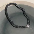 Elegante handgefertigte schwarze Glasperlen-Halskette mit funkelndem Kristallverschluss - Schwarz