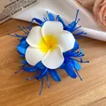 Dettaglio di un fermaglio per capelli in stile bohémien con petali di stoffa blu e fiori - Fermagli per capelli a becco d'anatra / Blu scuro