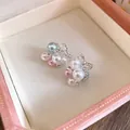 Vue détaillée de boucles d'oreilles nœud élégantes avec perles colorées et zircons. - Argent-Bleu