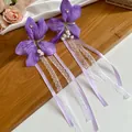 Détail de pinces à cheveux fleurs en tissu violet avec dentelle élégante et rubans en satin - Pinces à cheveux bec de canard / Violet