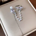 Dettaglio di ear cuff a farfalla placcato oro 18K con perle e zirconi eleganti - Ear Cuff (Singolo) / Argento