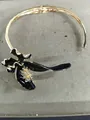 Elegante girocollo vintage a fiore di iris con smalto nero e strass brillanti - Girocollo Iris / Oro-Nero
