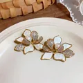Close-up of 18K gold plated flower earrings with pearl centers and zircon pavé - Flower Shape / Yellow
