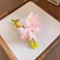 Barrette à cheveux bec de canard élégante avec fleurs en tissu rose et base dorée - Pinces à cheveux bec de canard / Rose