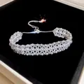 Eleganteres mehrlagiges Süßwasserperlenarmband mit Kristallen in einer Schmuckschatulle - Drei-Reihen-Geflochten-Kordelzug-Stil / Silber-Weiß