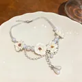Elegante collana di perle floreale in stile francese con catene di perline delicate - Bianco