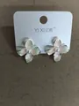Elegant French style flower pearl stud earrings with enamel petals on display card - Pink