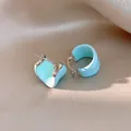 Boucles d'oreilles créoles élégantes en émail bleu clair en forme de U, fini argenté - Bleu