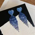 Eleganti orecchini pendenti a cuore con strass blu dal design alla moda di alta qualità - Orecchini Bottone Nappa Cuore / Blu