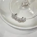 Vue détaillée de manchette d'oreille argentée avec fleurs en zircon scintillantes - Style Floral à Cinq Fleurs (4#) / Pièce Unique / Argent