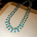 Exquisite Vintage Zirkonia Blumenhalskette mit leuchtend blauen und grünen Steinen für Damen - Halskette / Silber-Blau-Grün